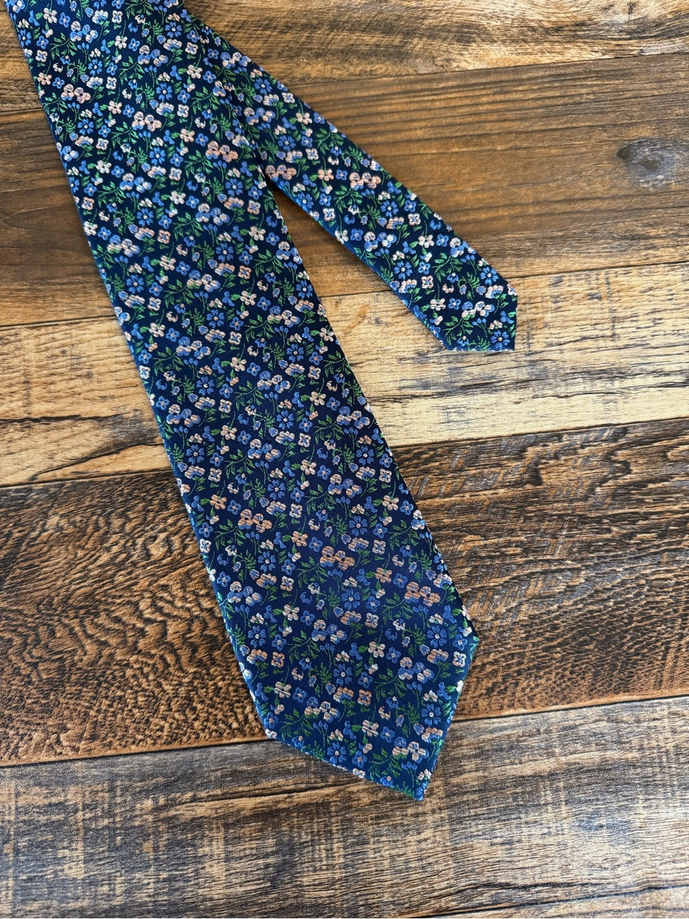 Vintage Jos. A. Bank Reserve Floral Necktie Blue Green Silk Microprint Long